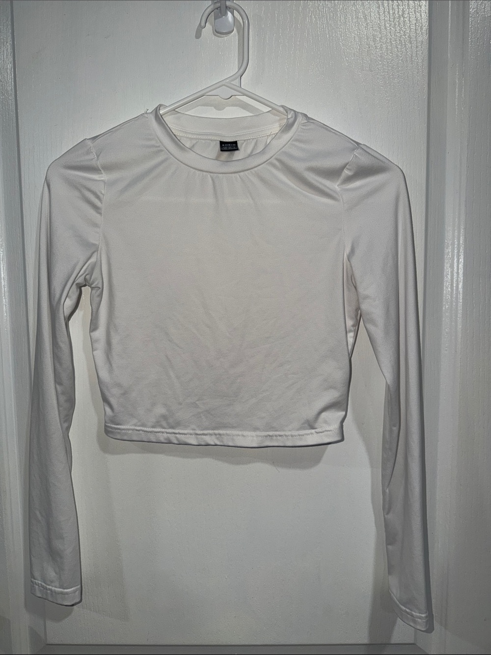SHEIN White Long-Sleeve Cropped Tee